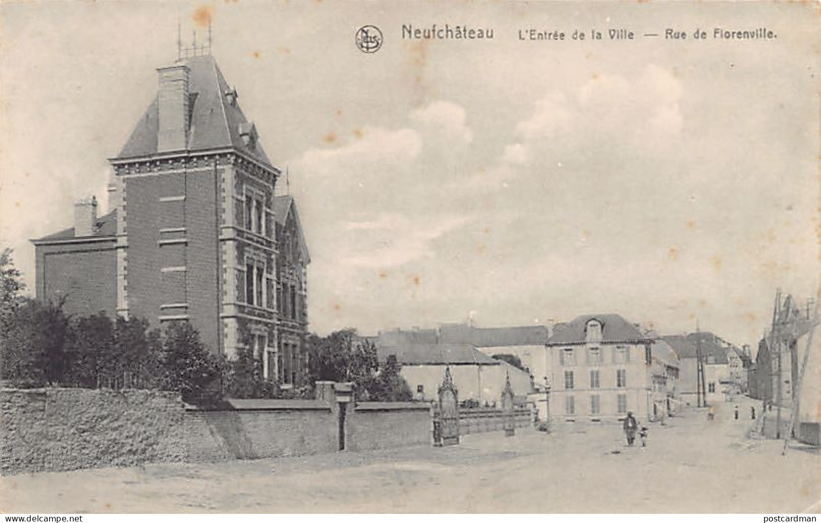 NEUFCHÂTEAU (Prov. Lux.) L'entrée De La Ville - Rue De Florenville - Neufchateau