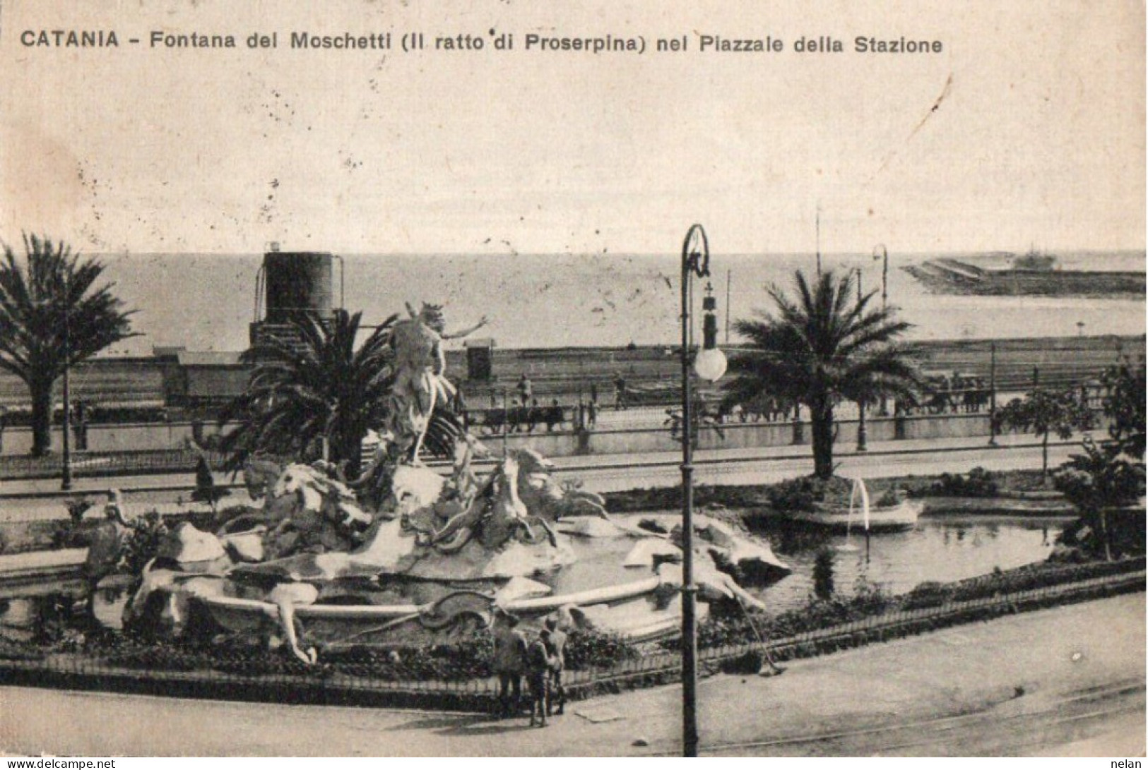 CATANIA - FONTANA DEI MOSCHETTI NEL PIAZZALE DELLA STAZIONE - F.P. - Catania