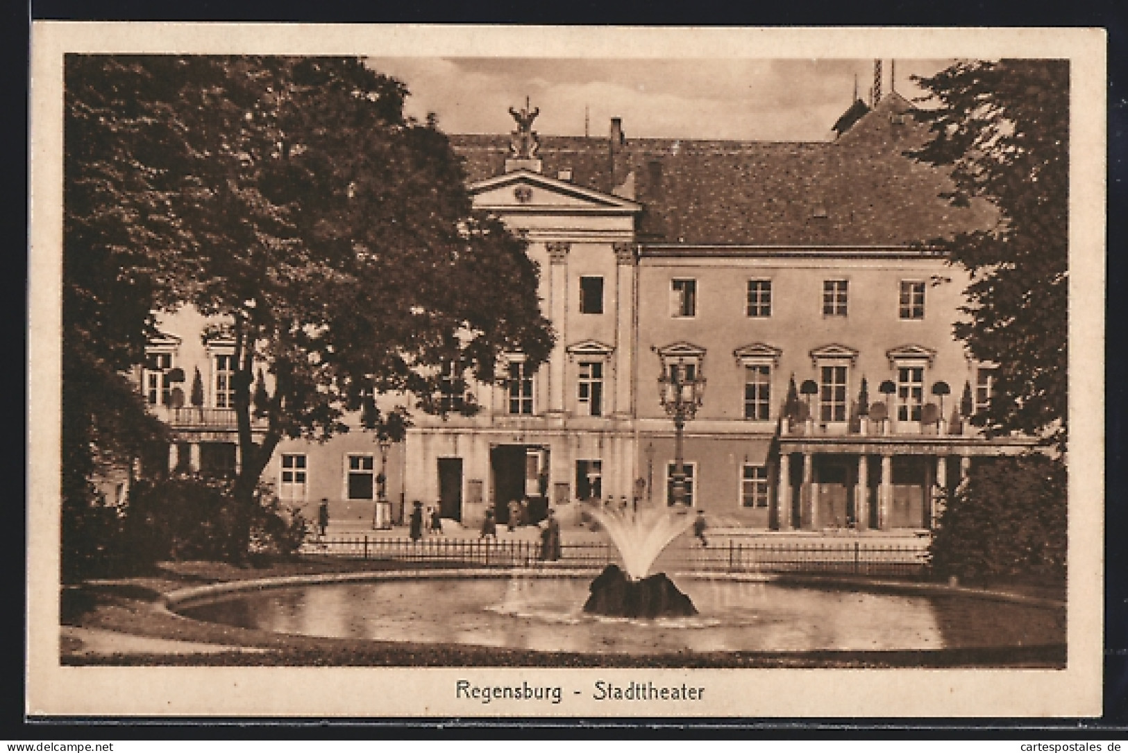 AK Regensburg, Wasserspiel Vor Dem Stadttheater  - Theater