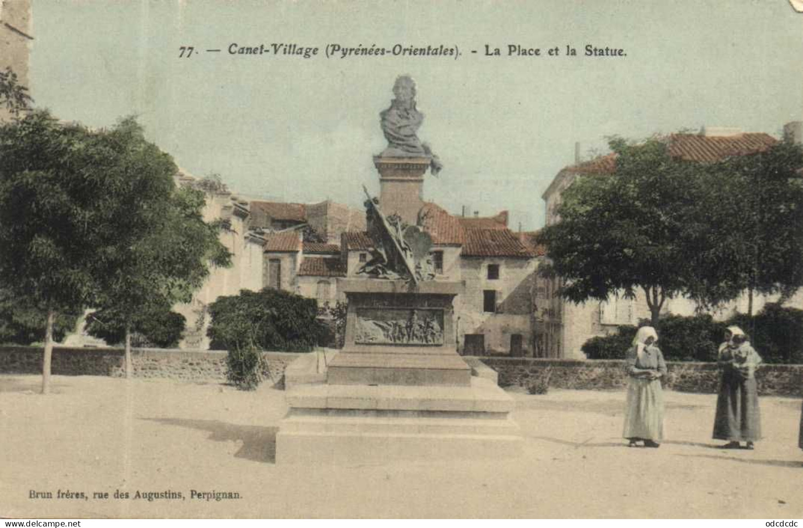 Canet Village ( Pyrénées Orientales ) La Place Et La Statue Animée Colorisée RV - Canet En Roussillon