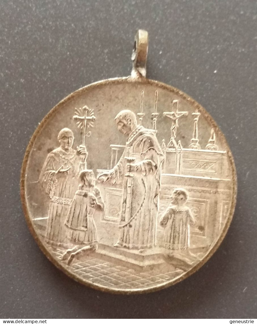 Pendentif Médaille Religieuse Fin XIXe Argenté "Souvenir De Ma 1ère Communion" Religious Medal - Religion & Esotericism