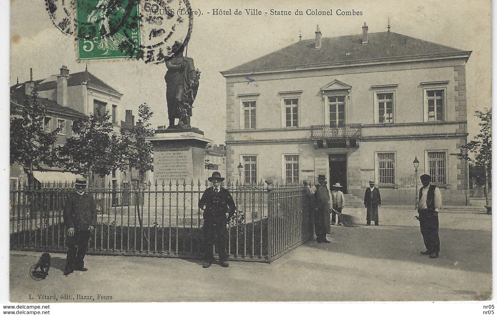 42  - FEURS   ( Loire ) - Hotel De Ville - Statue Du Colonel Combes - Feurs