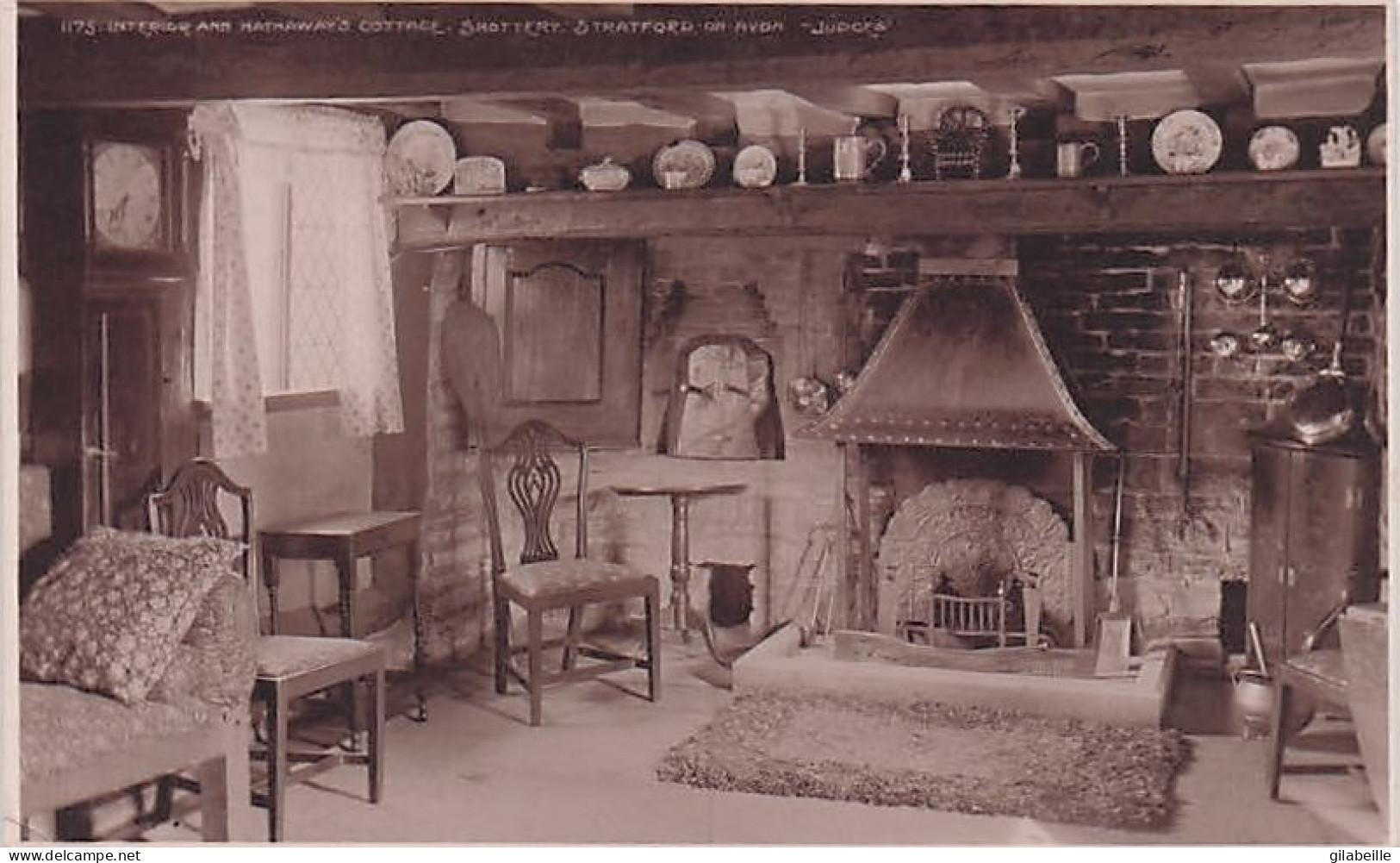 Interior Ann Hataway's Cottage , Shottery  - Stratford-upon-Avon - Stratford Upon Avon