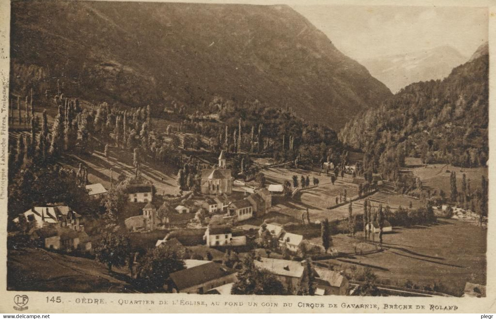 65192 01 010# - GEDRE - QUARTIER DE L'EGLISE, AU FOND UN COIN DU CIRQUE DE GAVARNIE, BRECHE DE ROLAND - Gavarnie