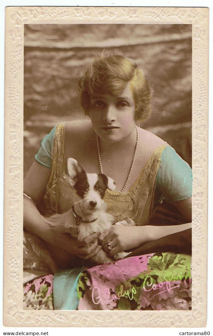 Miss Gladys Cooper ( Et Son Chien ... ) / Carte Gaufrée Sur Le Pourtour / Ed. Rotary Photo - Chiens