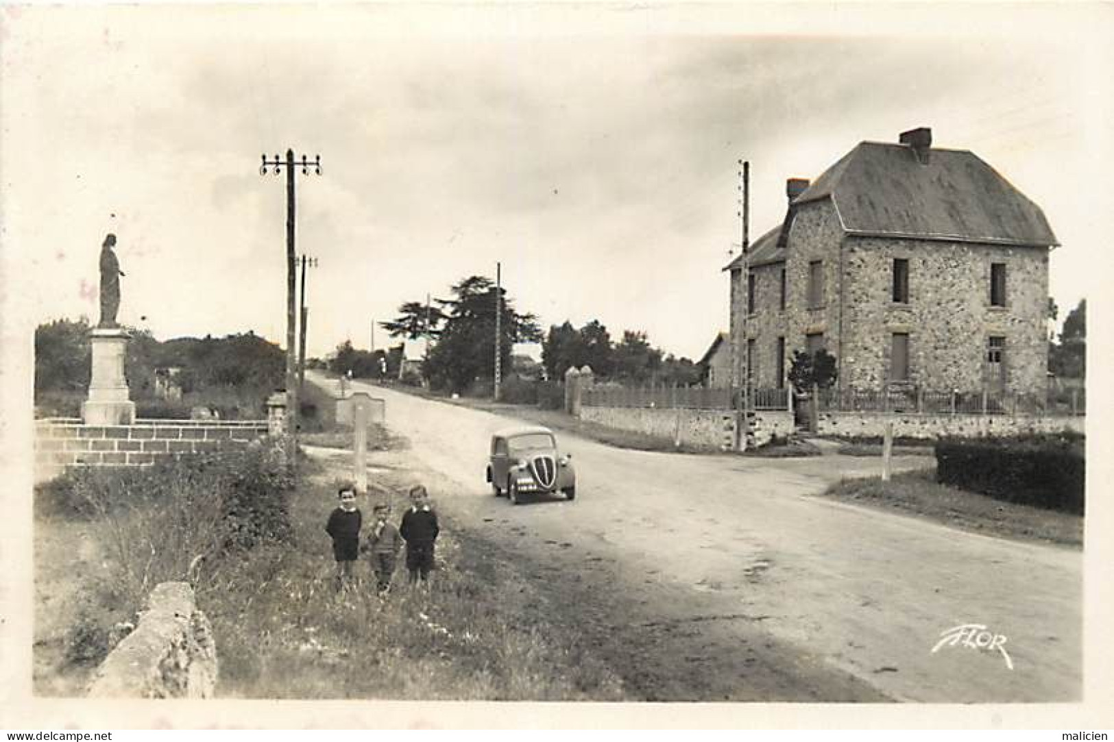 - Vendée -ref-F189- La Chapelle Palluau - Route De Nantes Et Le Sacré Coeur - Voiture - Enfants - - Otros & Sin Clasificación