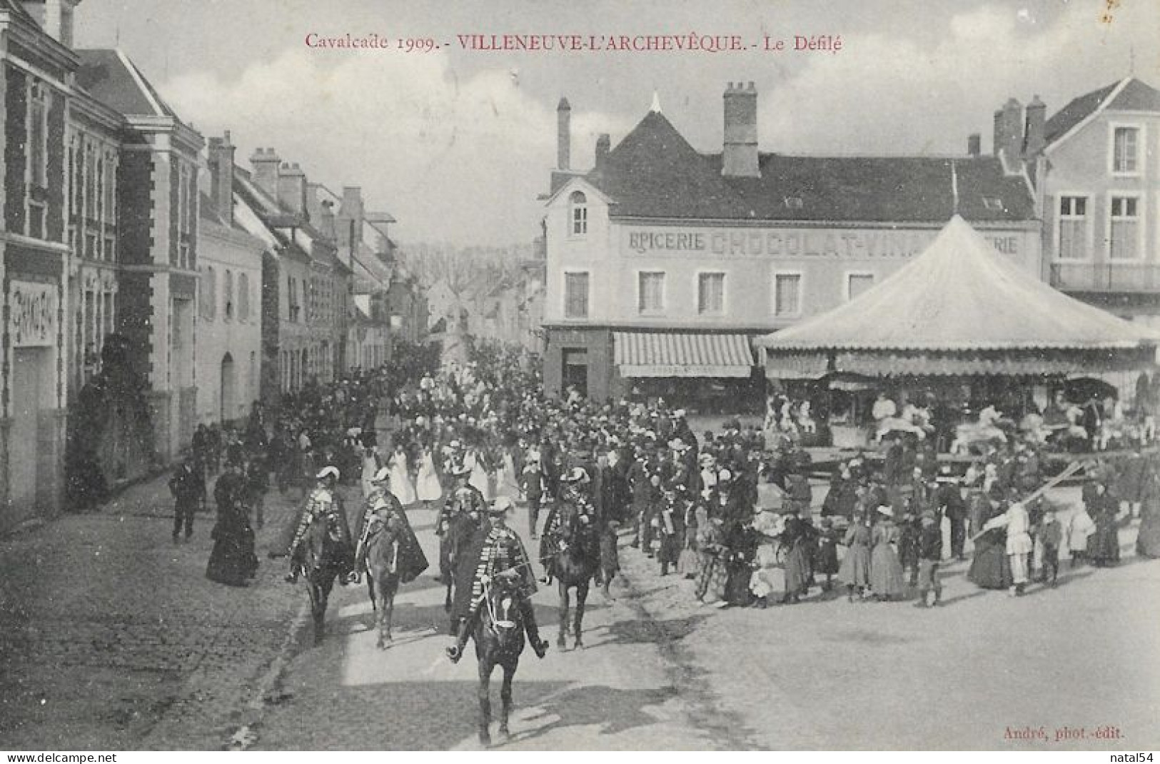 89 - Villeneuve-L'Archevêque : Cavalcade 1909 - Le Défilé - Belle CPA Animée écrite - Villeneuve-l'Archevêque