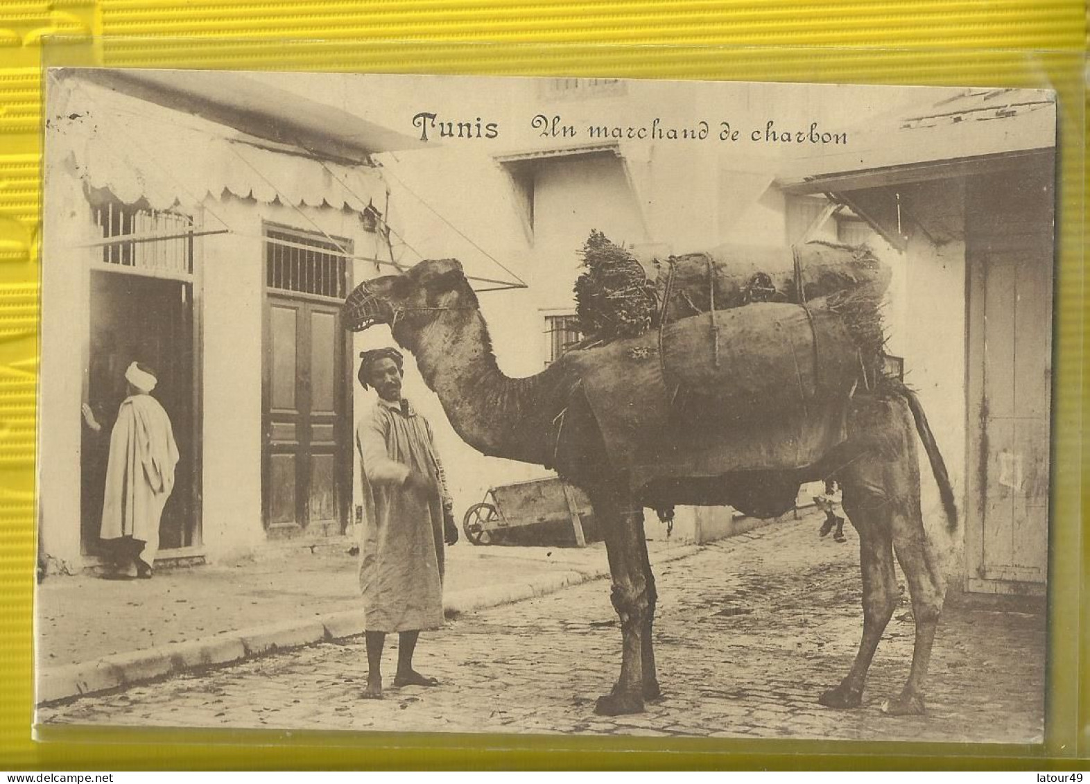 Tunis   Un Marchand De Charbon 1914 - Túnez