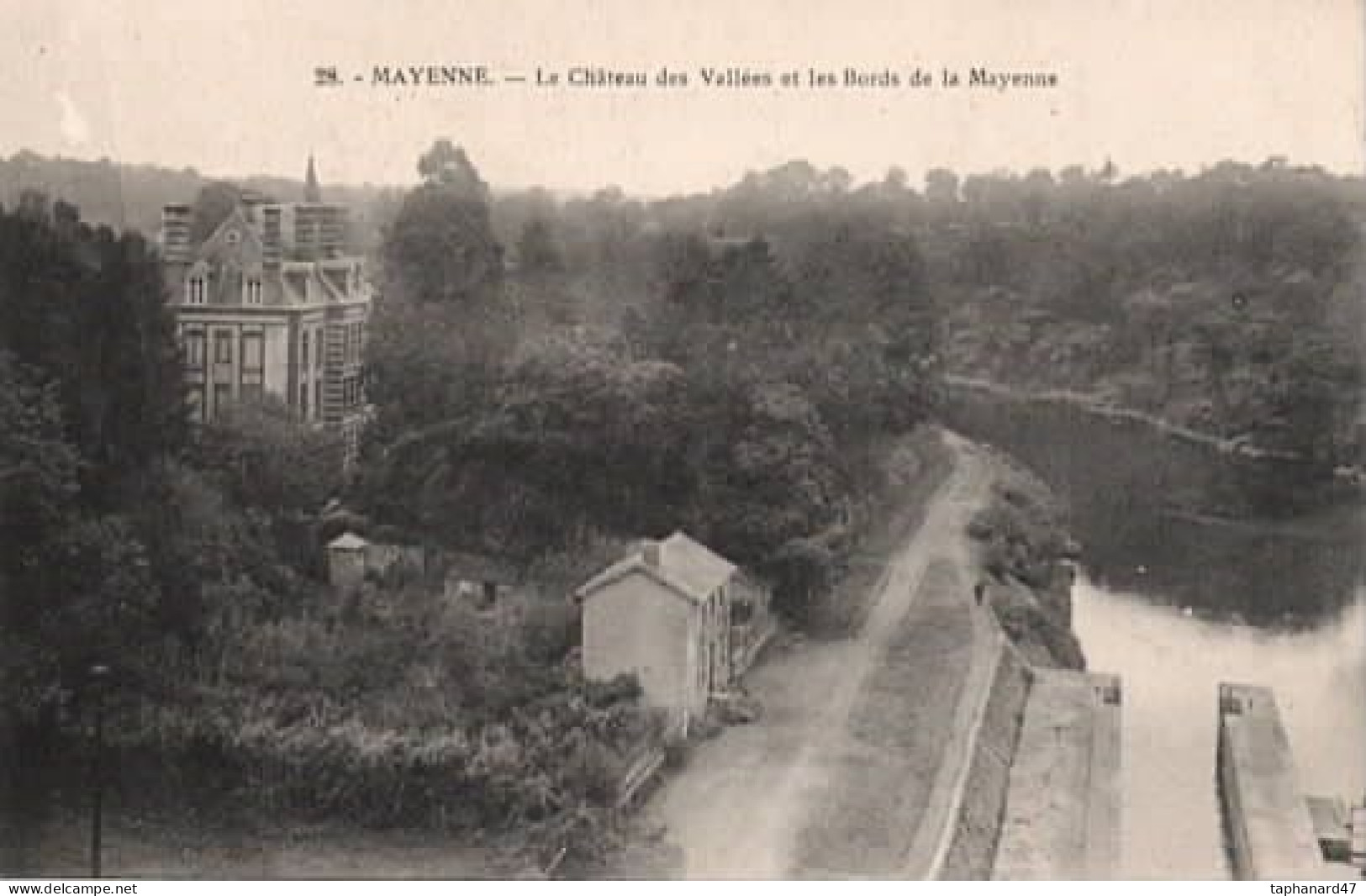 . 53 . MAYENNE . Le Château Des Vallées Et Les Bords De La Mayenne . - Mayenne