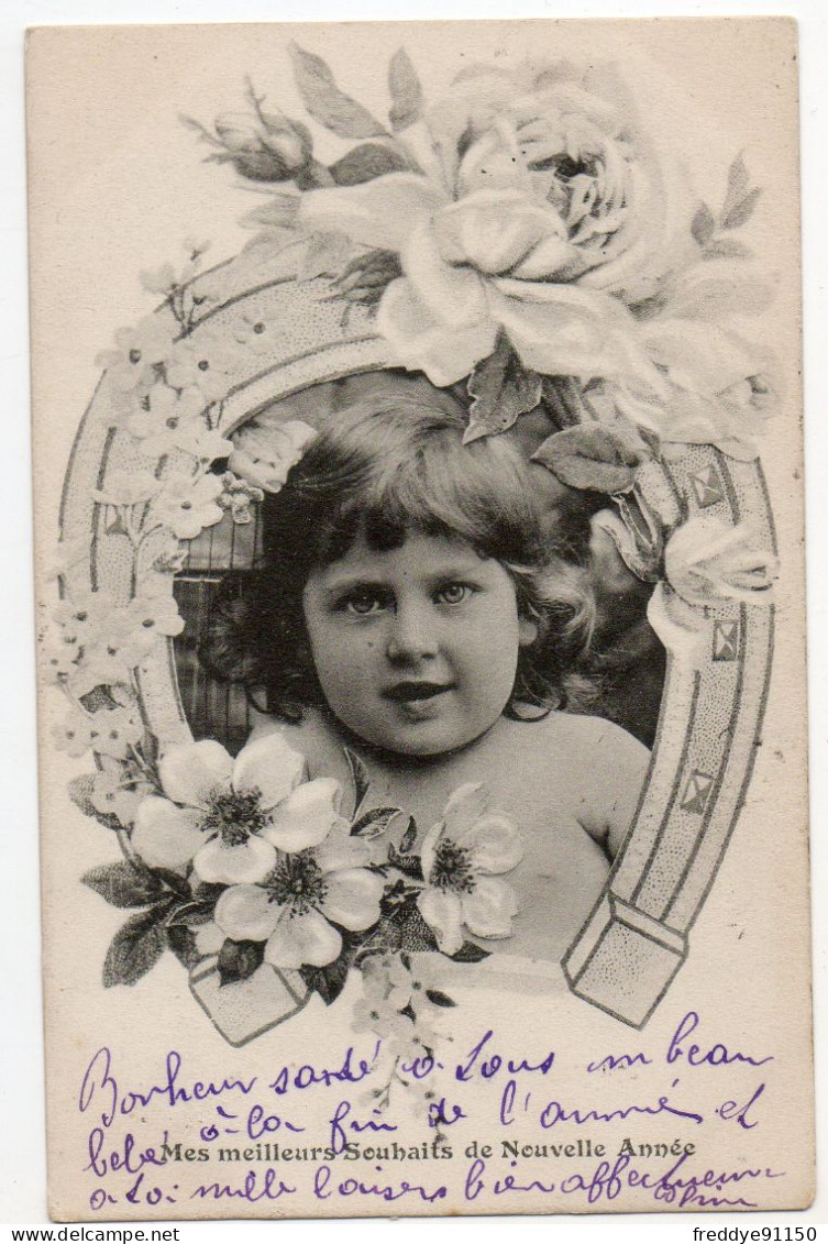 Cpa Enfant . Fillette . Fer à Cheval . Fleurs . 1905 - Scenes & Landscapes