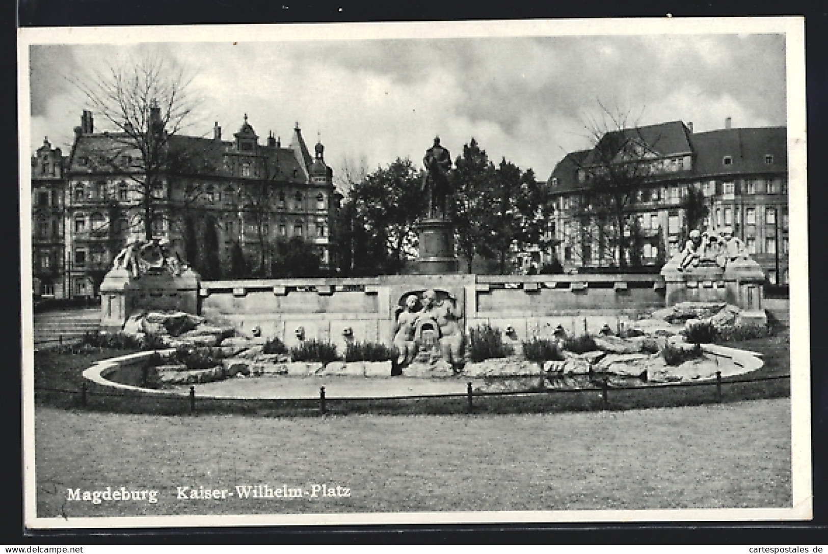 AK Magdeburg, Kaiser-Wilhelm-Platz Mit Wasserbecken  - Magdeburg