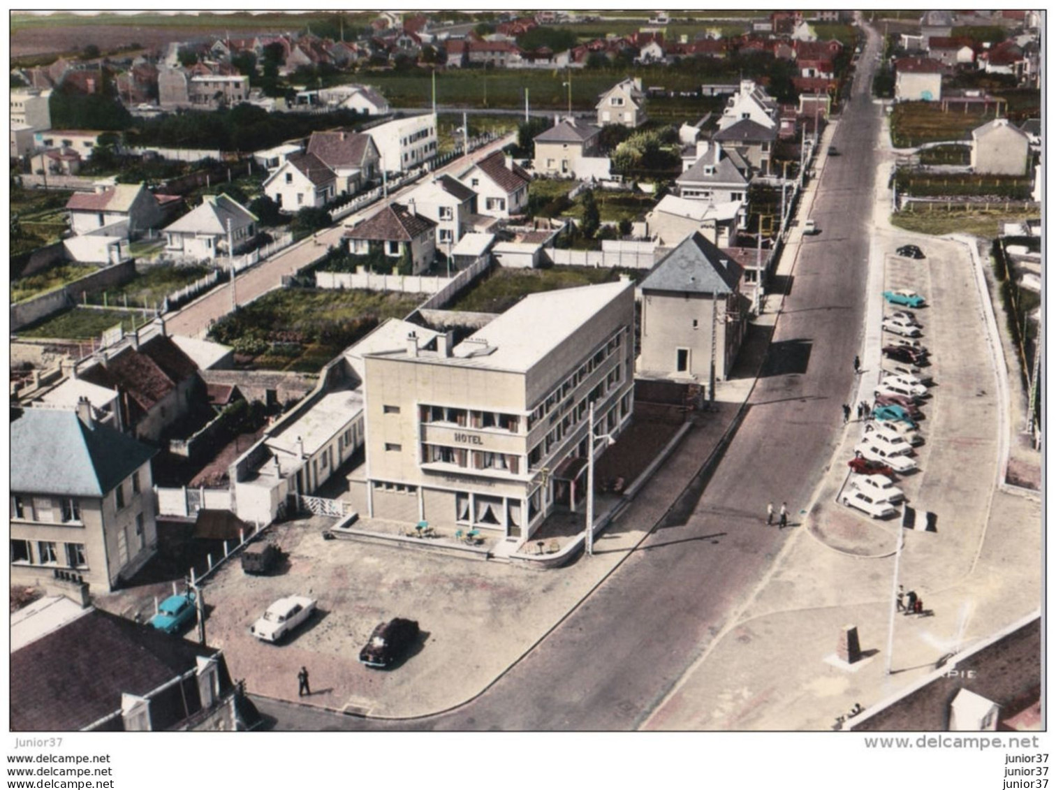 Saint Aubin Sur Mer, Hôtel, Voitures Citroen DS,ami 6, Renault, Peugeot 404 - Saint Aubin