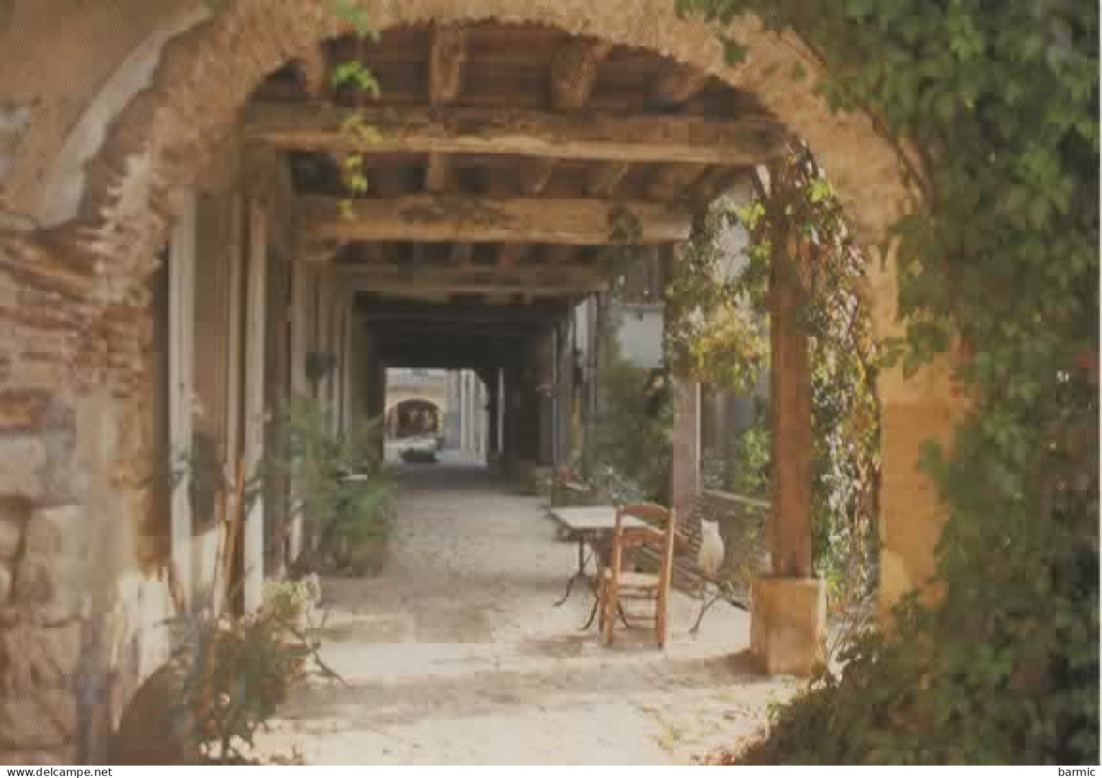 LA BASTIDE D ARMAGNAC, PASSAGE SOUS LES COUVERTS COULEUR   REF 15959 - Mont De Marsan