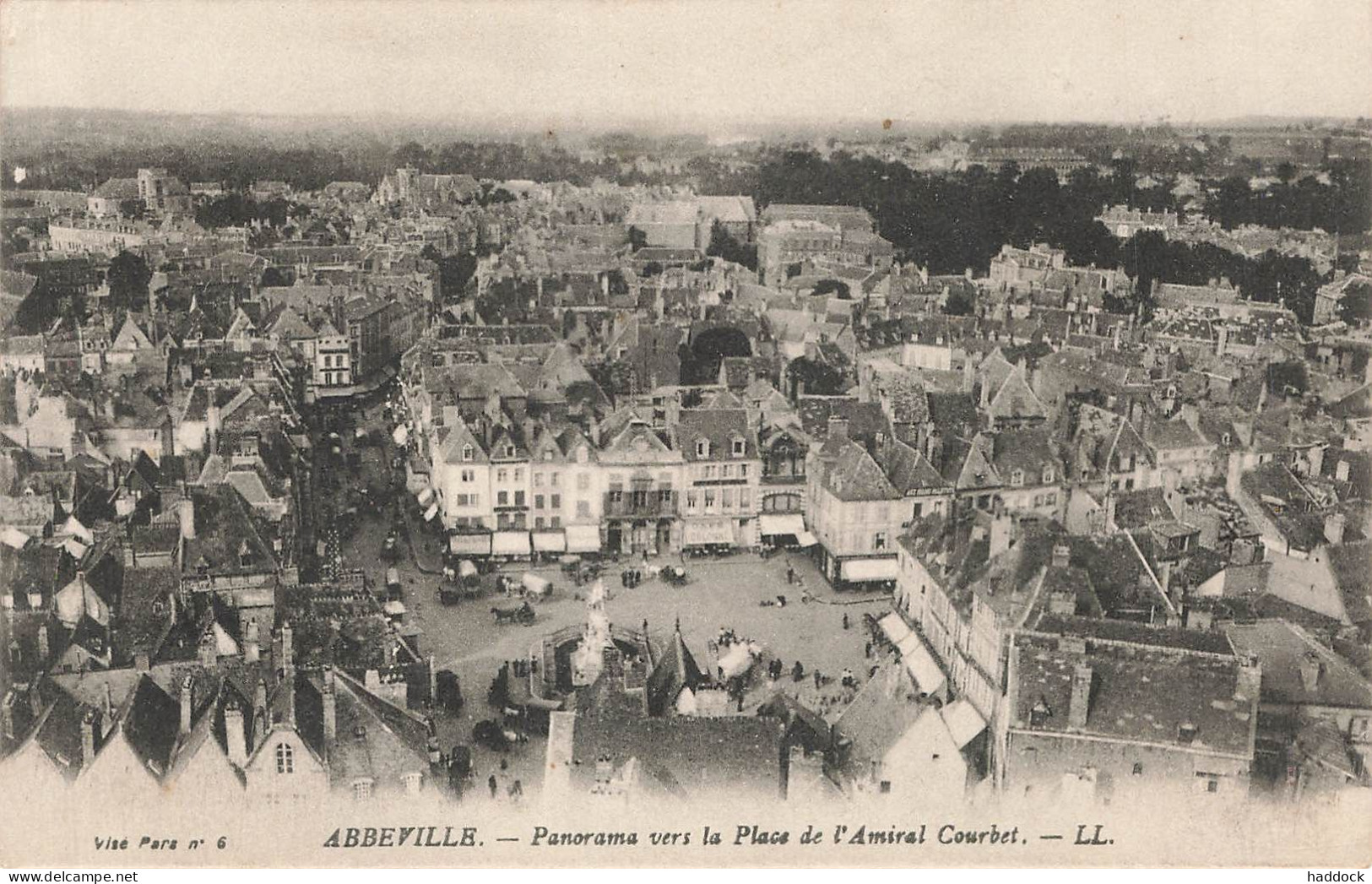 ABBEVILLE : PANORAMA VERS LA PLACE DE L'AMIRAL COURBET - Abbeville