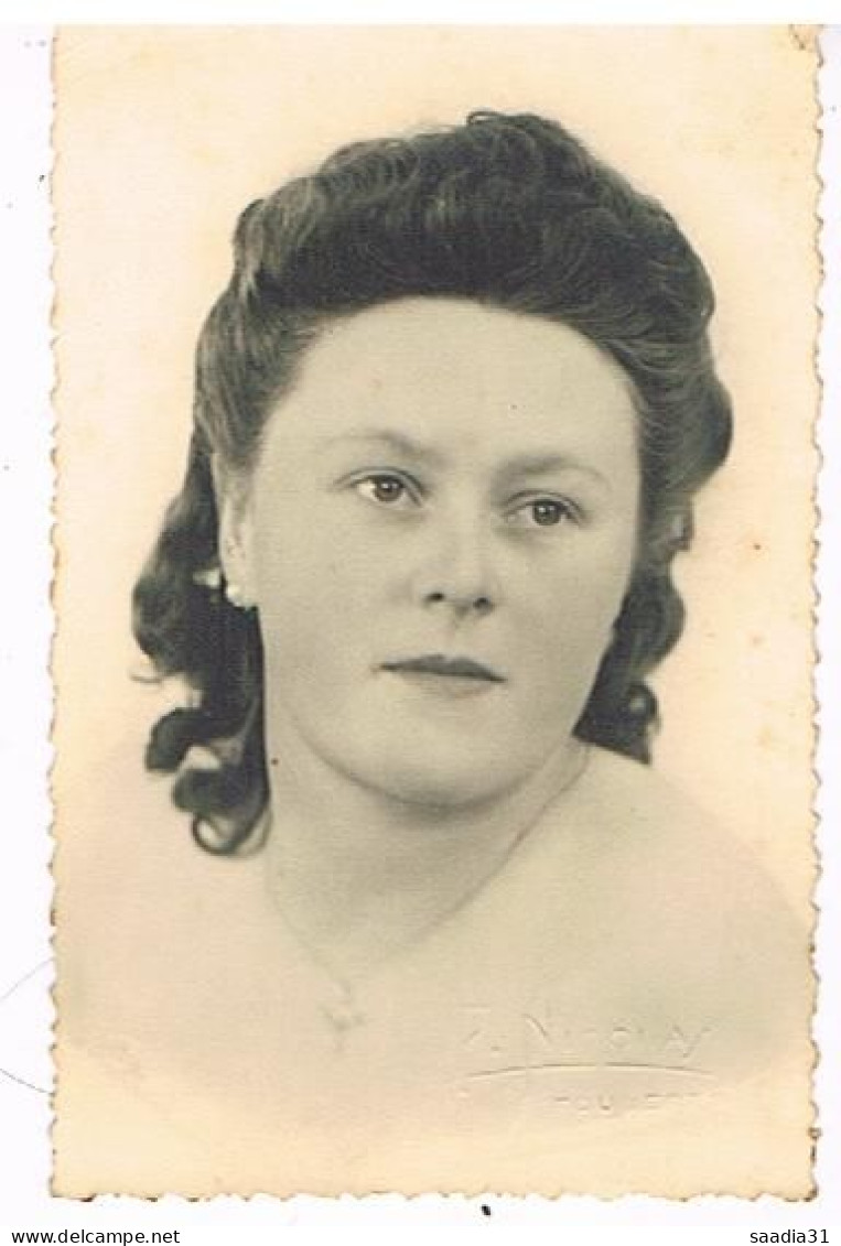 35   FOUGERES  PHOTO ANNIE SIMONS  19 ANS 1944 PHOTOGRAPHE F. NICOLAS - Fougeres