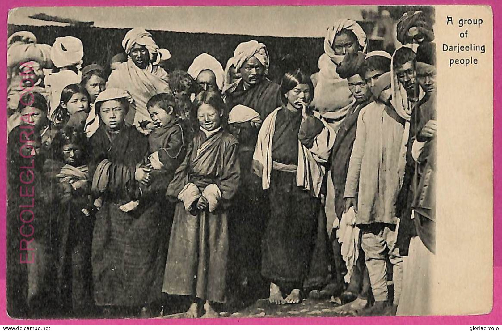 Ag3809  - INDIA - VINTAGE POSTCARD - A Group Of Darjeeling People - Indien