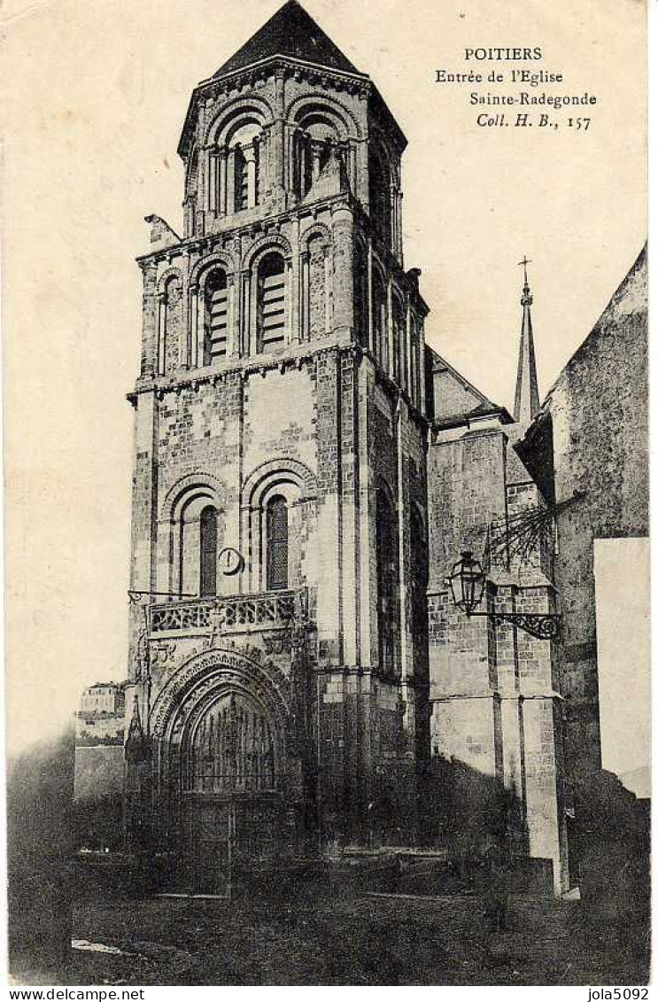 86 - POITIERS - Entrée De L'Eglise Sainte-Radegonde - Poitiers