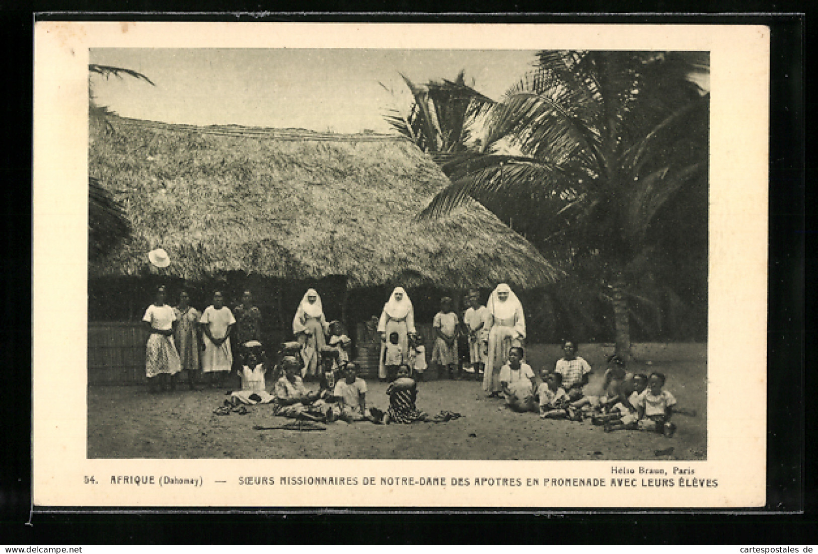 CPA Dahomay, Soeurs Missionnaires De Notre-Dame Des Apotres En Promenade Avec Leurs Eleves - Missionar  - Non Classés