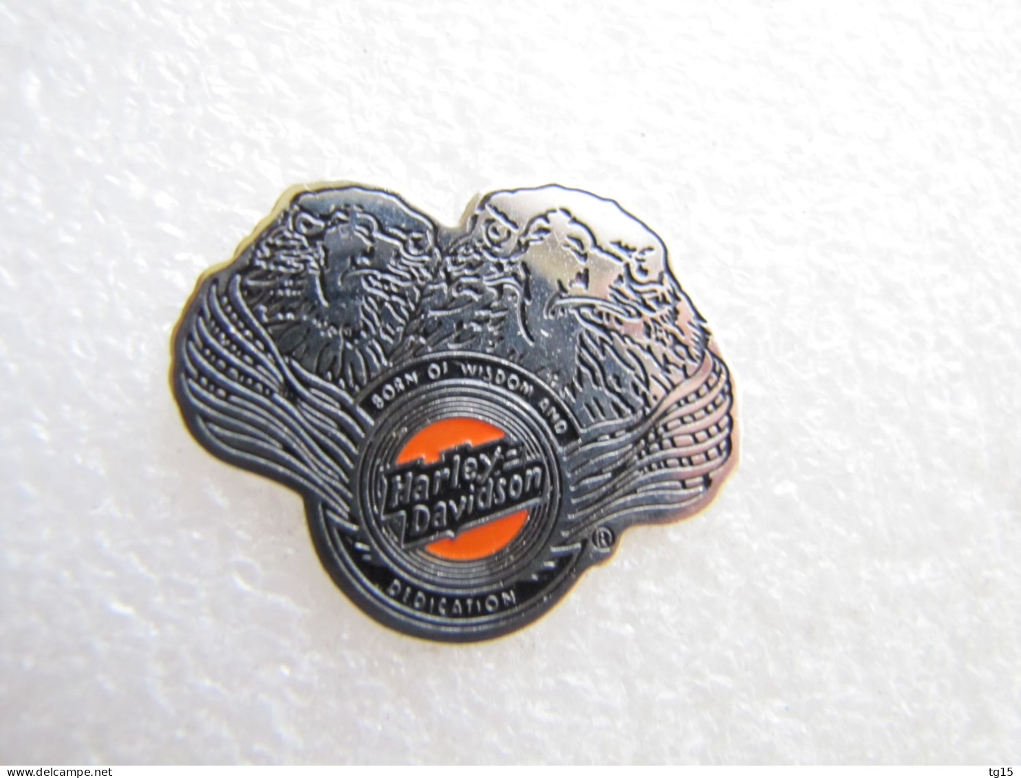 PIN'S    MOTO  HARLEY DAVIDSON   AIGLES - Motorbikes