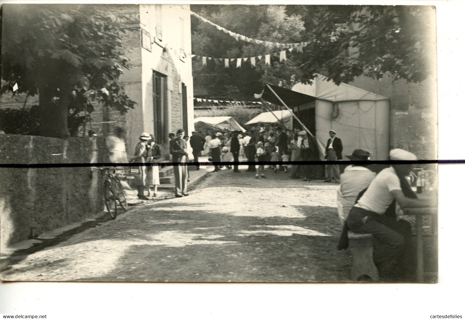 Carte Photo . CPA . D38. Cessieu . Une Rue Pendant Une Fête Ou Foire - Sonstige & Ohne Zuordnung