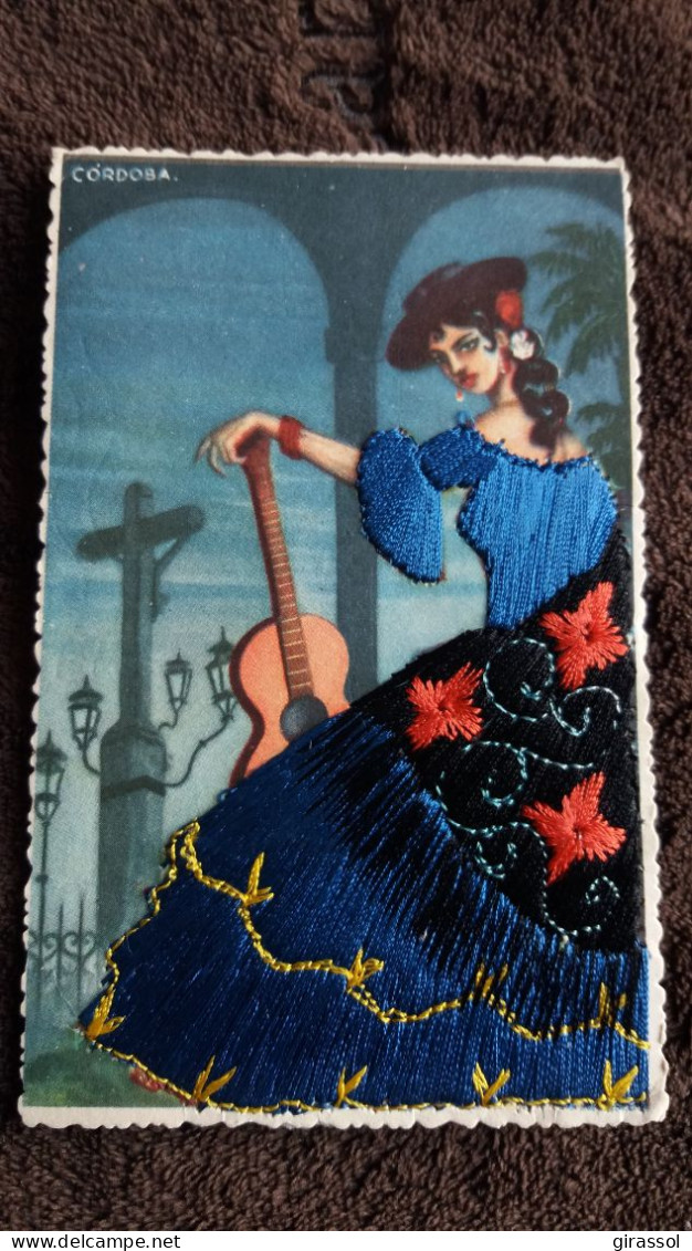 CARTE  BRODEE FOKLORE FOLKLORIQUE FEMME ESPAGNE ESPAGNOLE CORDOBA GUITARE - Bestickt