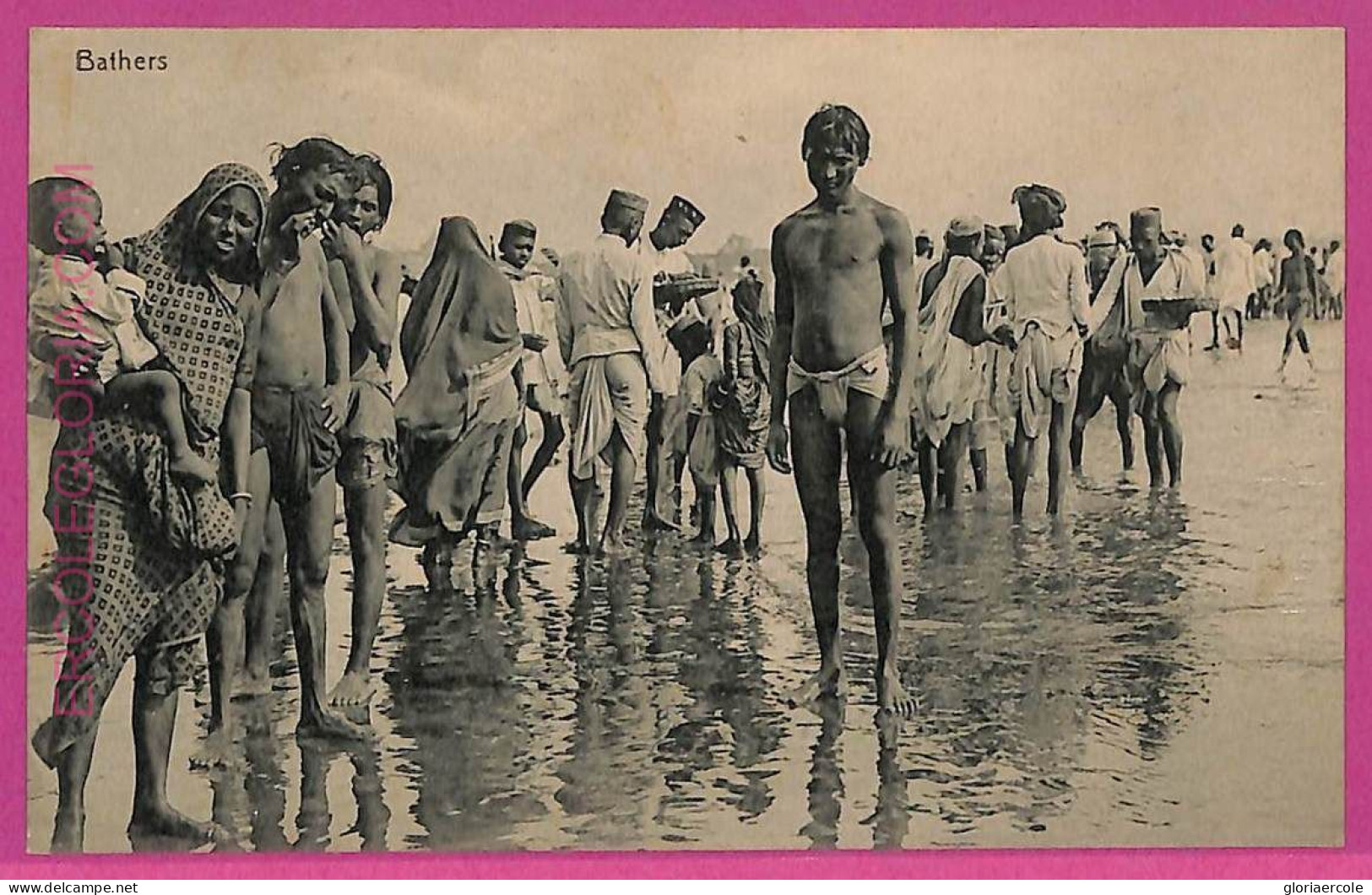 Ag3846  - INDIA - VINTAGE POSTCARD   -  Bombay  - Bathers - Indien