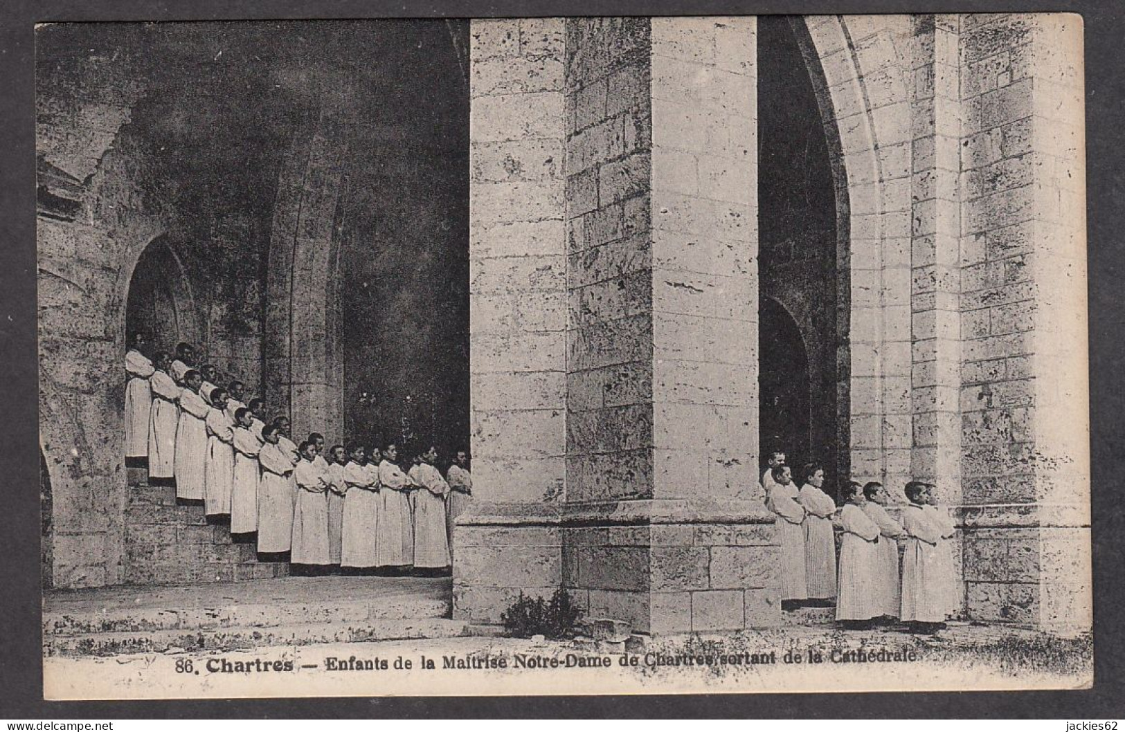 100384/ CHARTRES, Enfants De La Maîtrise Notre-Dame De Chartres Sortant De La Cathédrale - Chartres