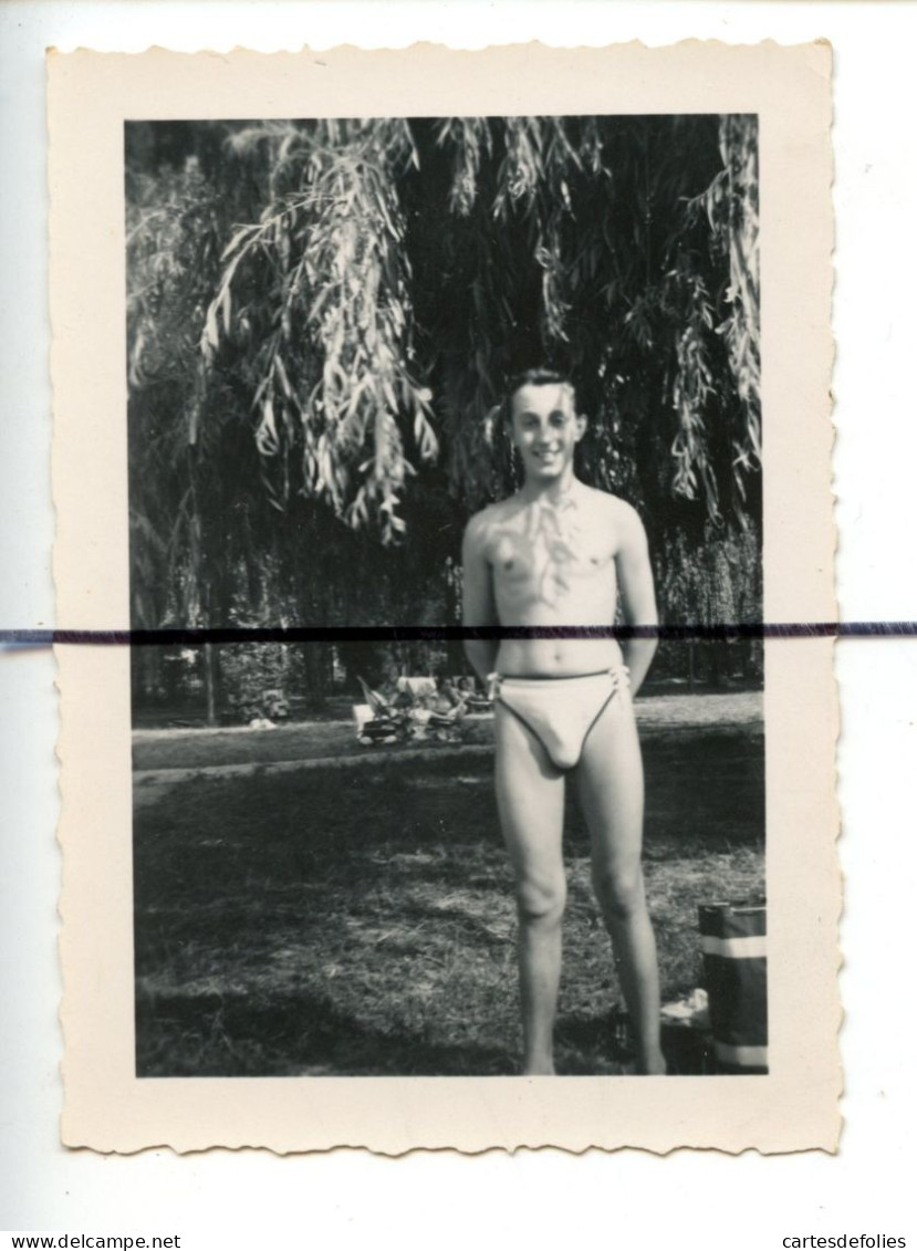 PHOTOGRAPHIE . Men. Boy . Homme Torse Nu En Slip De Bain , Athlète - Anonymous Persons