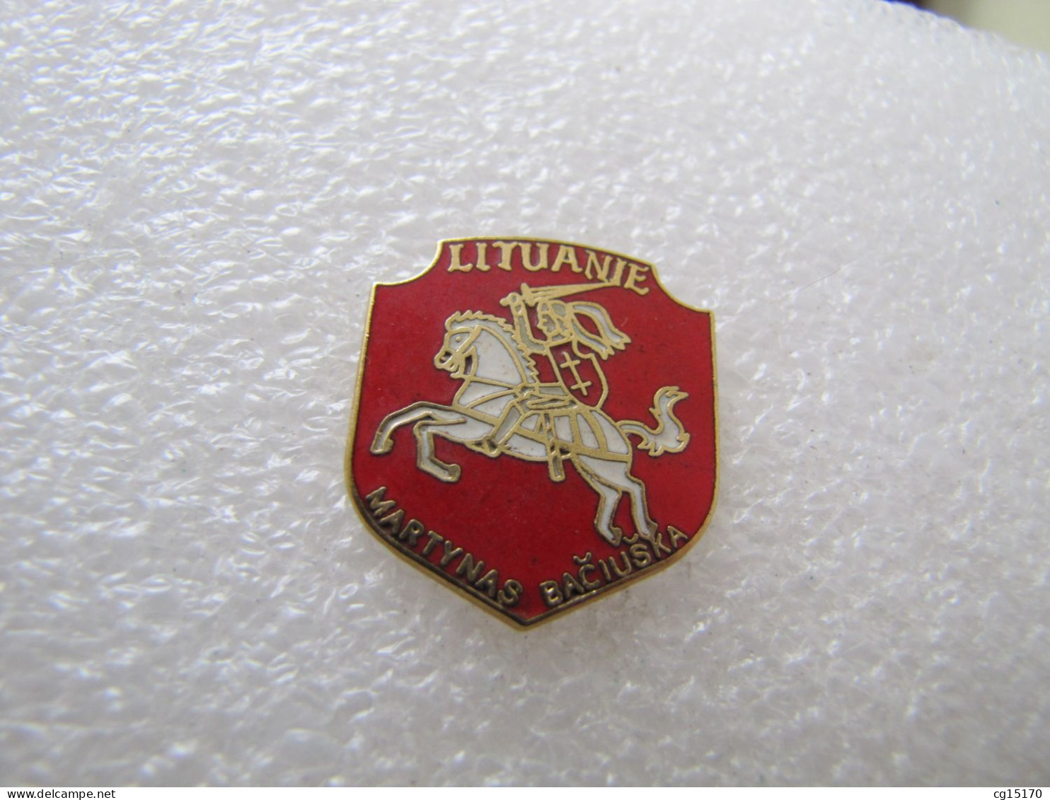 TOP  PIN'S    LITUANIE     MARTYNAS  BACIUSKA    Email Grand Feu  BLASON - Autres & Non Classés