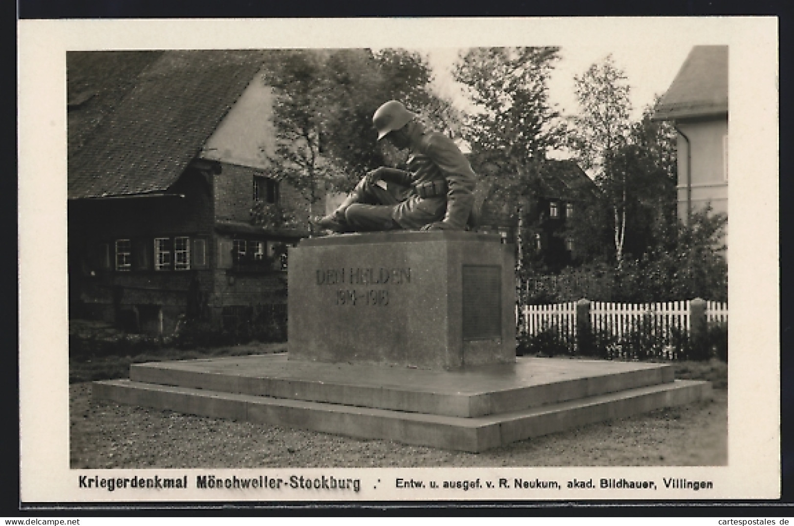 AK Mönchweiler-Stockburg, Das Kriegerdenkmal Mit Einem Soldaten  - Other & Unclassified