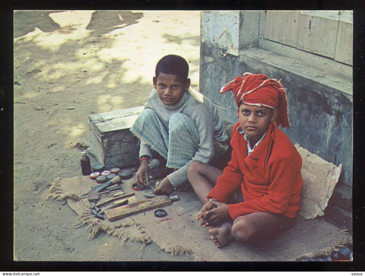 BENGLADESH Jeunes Cordonniers Childen Shoes Repaires Or Makers , Double Postcard - Bangladesch