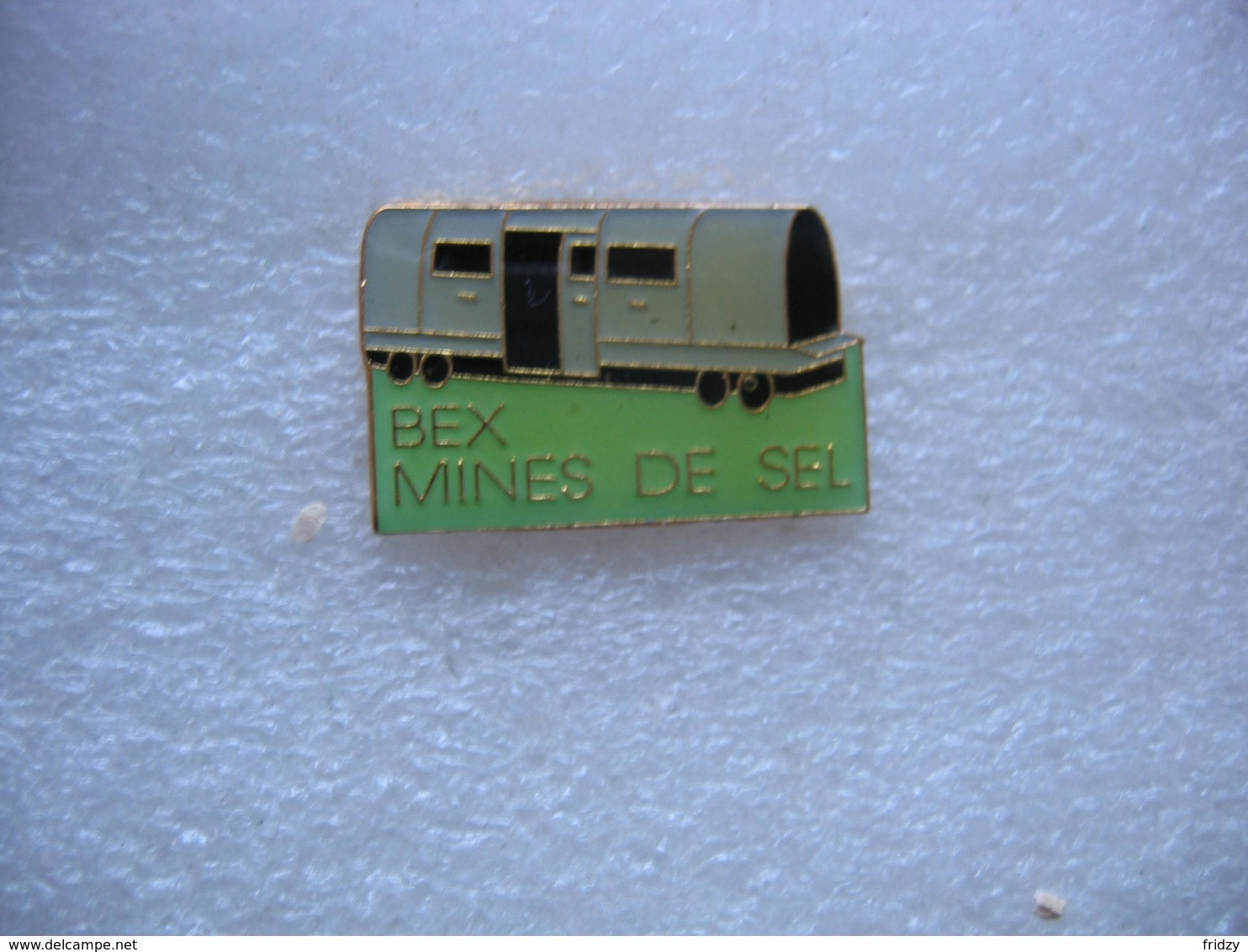 Pin's Wagons Dans Les Mines De Sel De La Commune Suisse BEX (canton De Vaud) - Andere & Zonder Classificatie