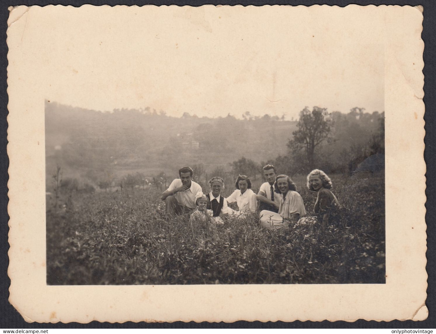 Italia 1940 - Amici Distesi Su Un Prato Da Identificare - Foto D'epoca - Places