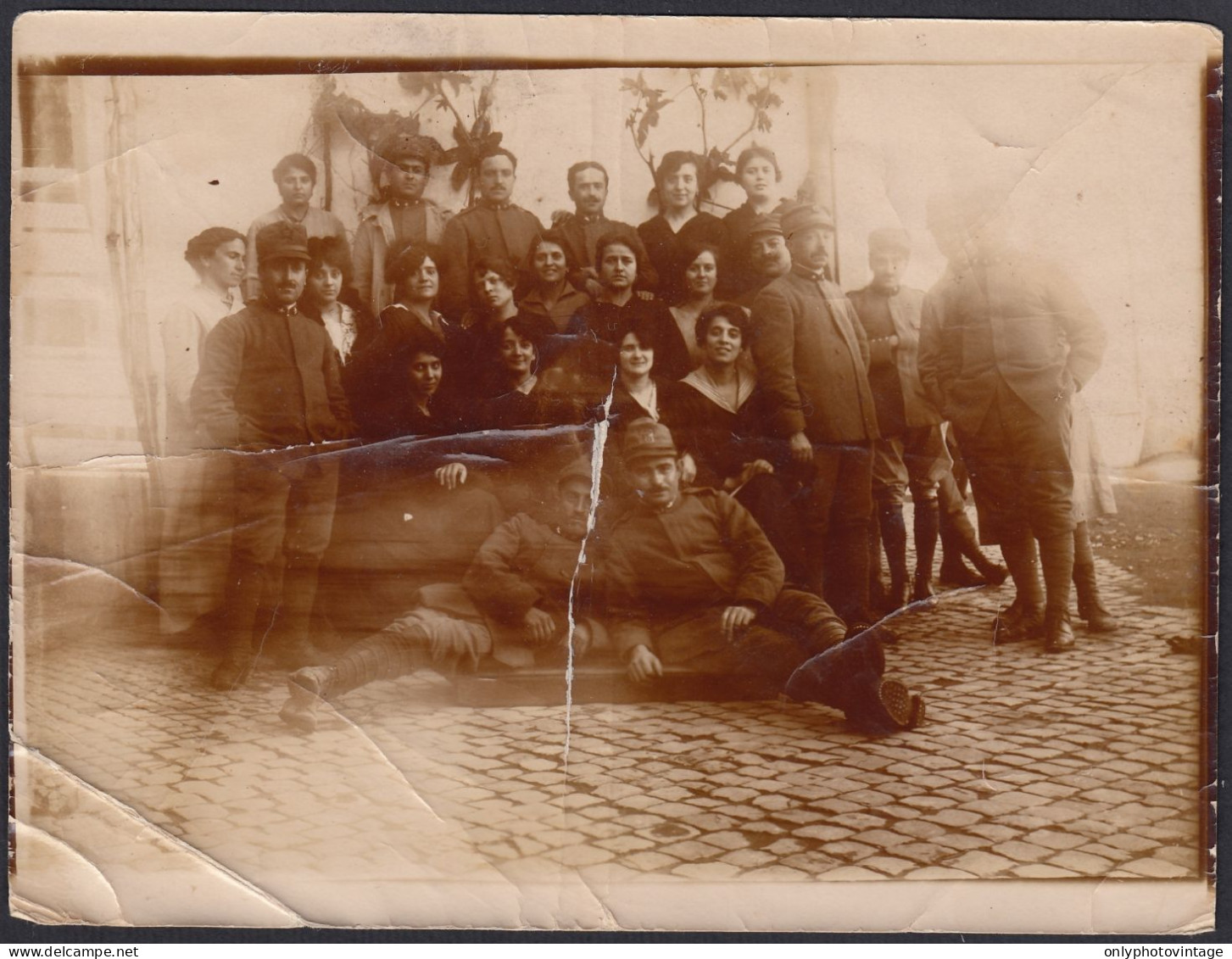 Gruppo Di Militari Con Le Relative Compagne - 1900 Fotografia D'epoca - Places