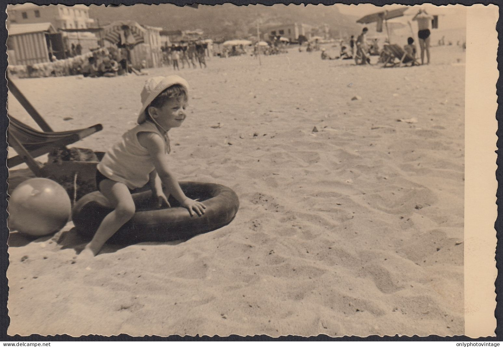 Italia 1960 - Spiaggia Animata Da Identificare - Fotografia D'epoca - Places