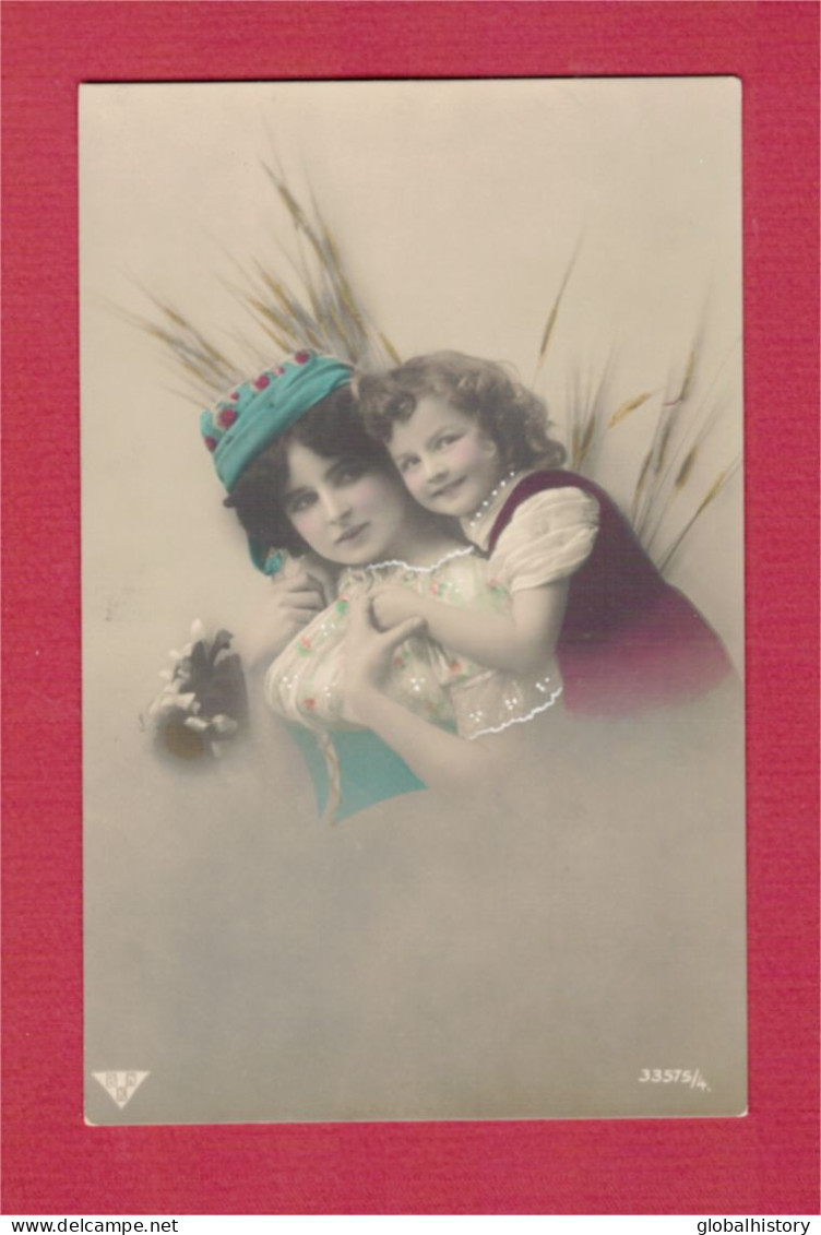 XB1293   JEUNE FILLE, ENFANT, GIRL FAMOUS CHILD MODEL CANDICE  ASHTON WITH OLDER MODEL RPPC - Ritratti