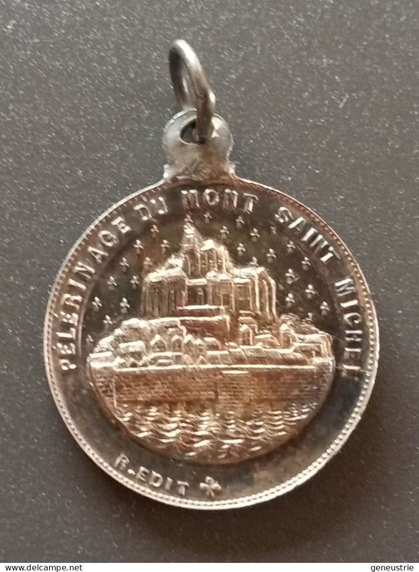 Pendentif Médaille Religieuse Argent 800 Fin XIXe "Saint Michel Terrassant Le Dragon / Le Mont Saint Michel" - Religion & Esotérisme