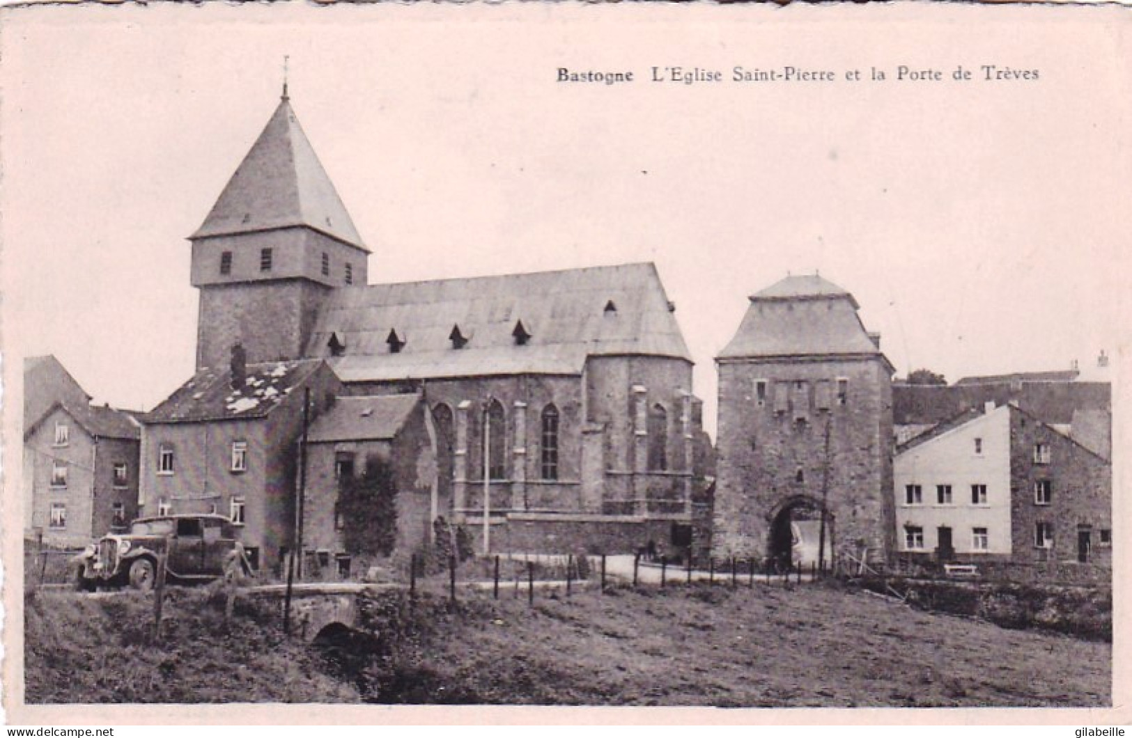  BASTOGNE  -  L'église Saint Pierre Et La Porte De Treves - Bastenaken