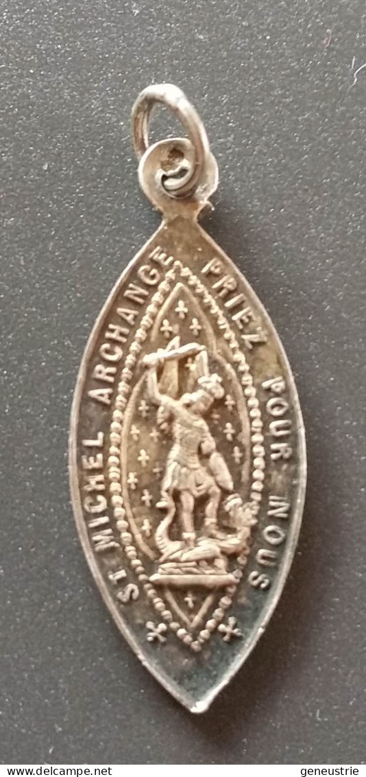Pendentif Médaille Religieuse Argent 800 Fin XIXe "Saint Michel Terrassant Le Dragon / Le Mont Saint Michel" - Godsdienst & Esoterisme