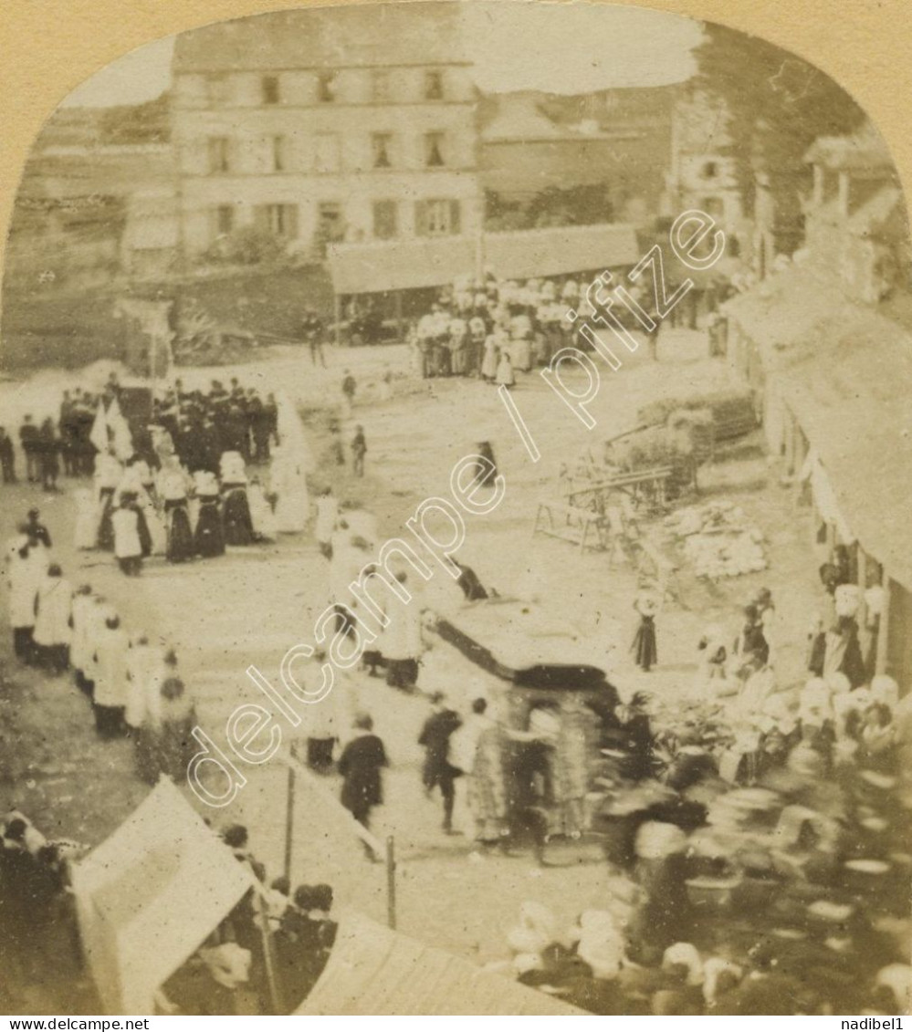 Stéréo 1857 Furne & Tournier. Voyage En Bretagne N° 94. Pleyben (Finistère). Procession Le Jour Du Pardon, 1er Août. - Fotos Estereoscópicas
