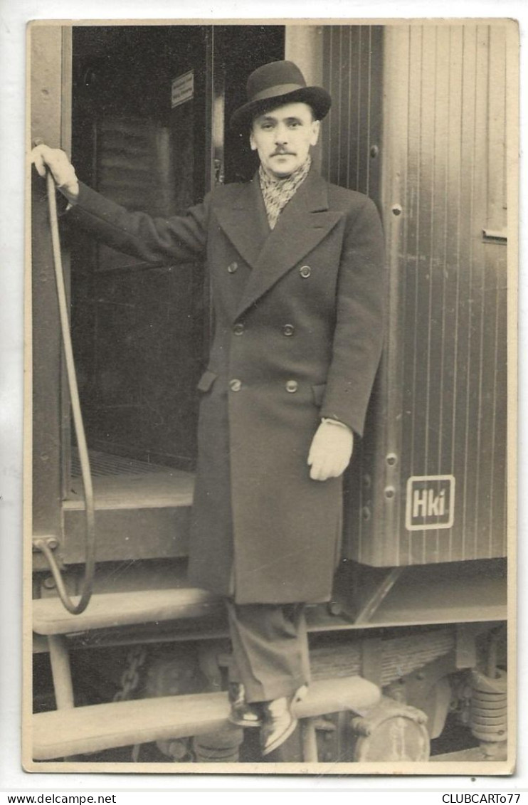 Helsingfors Ou Helsinki (Finlande) : GP D'un Voyageur Montant Dans Un Wagon Train En Gare  Env 1935 (animé) PHOTO RARE. - Finnland