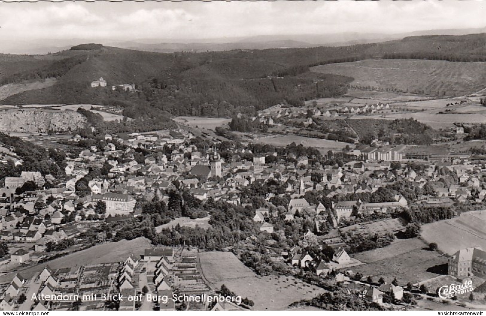 Attendorn Mit Blick Auf Burg Schnellenberg Ngl #G4927 - Autres & Non Classés