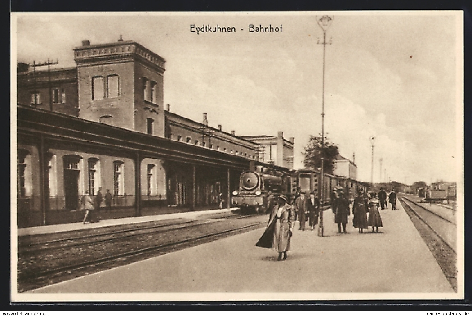 AK Eydtkuhnen, Bahnhof, Passagiere Auf Dem Bahnsteig, Eisenbahn  - Ostpreussen