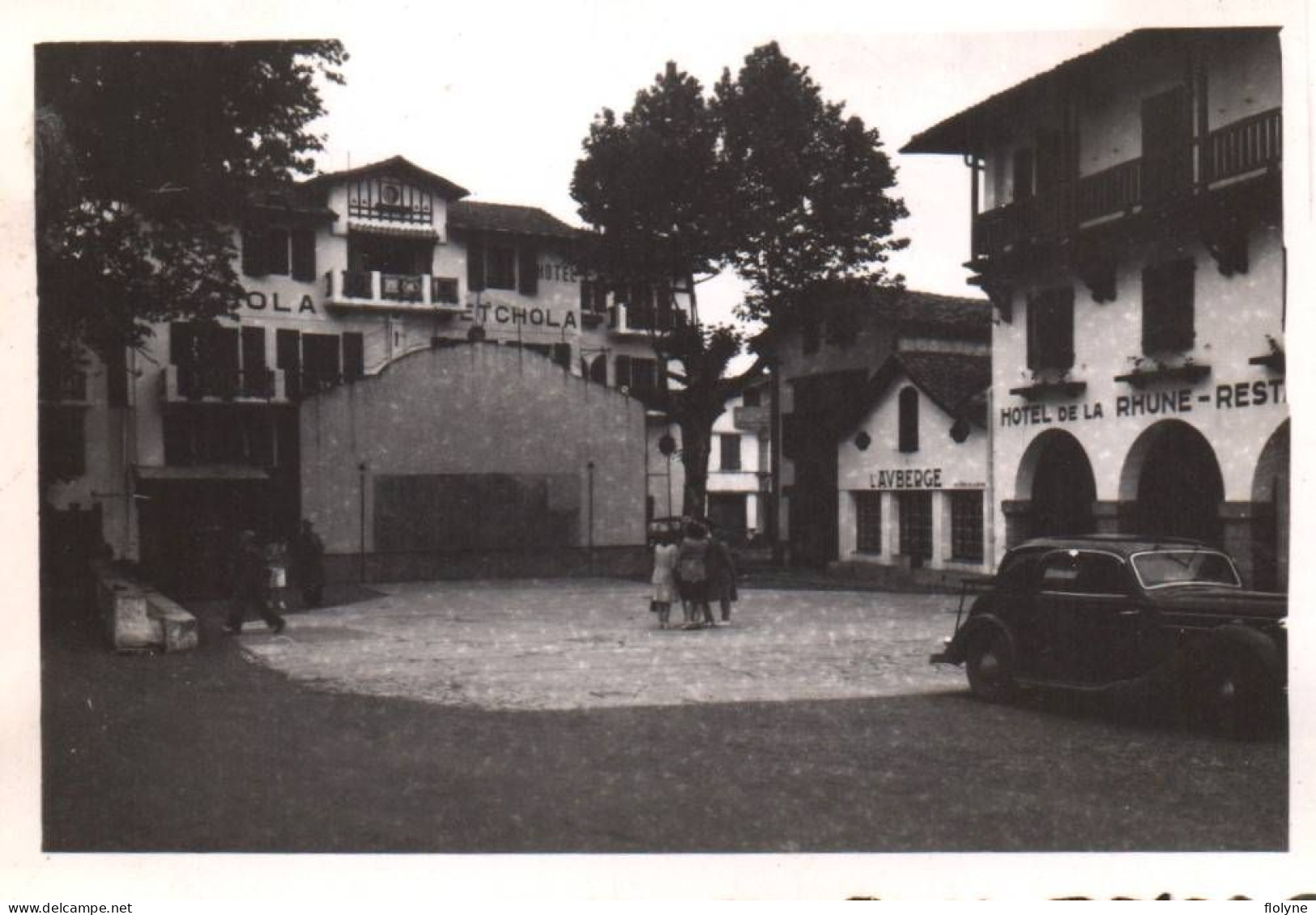 Cambo - Photo Ancienne Originale - Place Du Village - Le Fronton - Hôtel Restaurant De La Rhune - Pelote Basque Chistera - Cambo-les-Bains