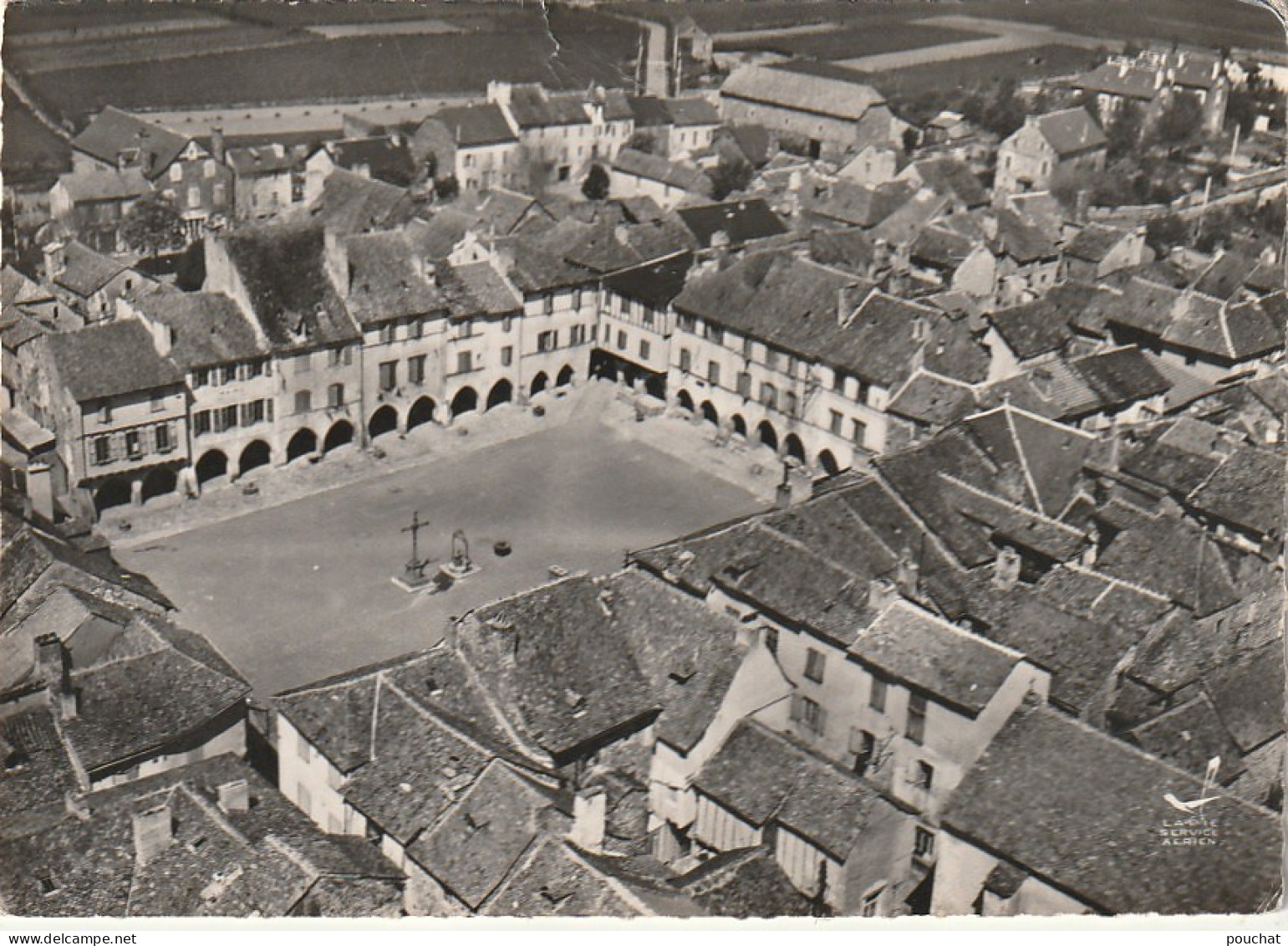 XXX -(12) SAUVETERRE D' AVEYRON - LA PLACE CENTRALE COTE SUD EST - VUE AERIENNE - 2 SCANS - Sonstige & Ohne Zuordnung