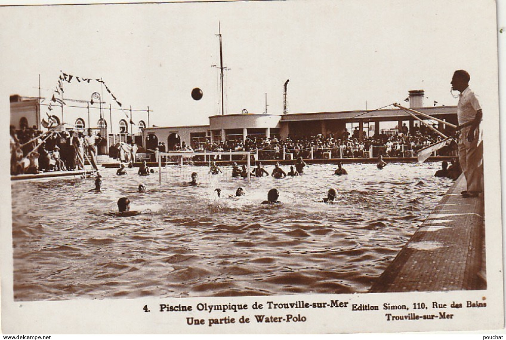 XXX -(14) PISCINE OLYMPIQUE DE TROUVILLE SUR MER - UNE PARTIE DE WATER POLO - JOUEURS , SPECTATEURS  - 2 SCANS - Trouville