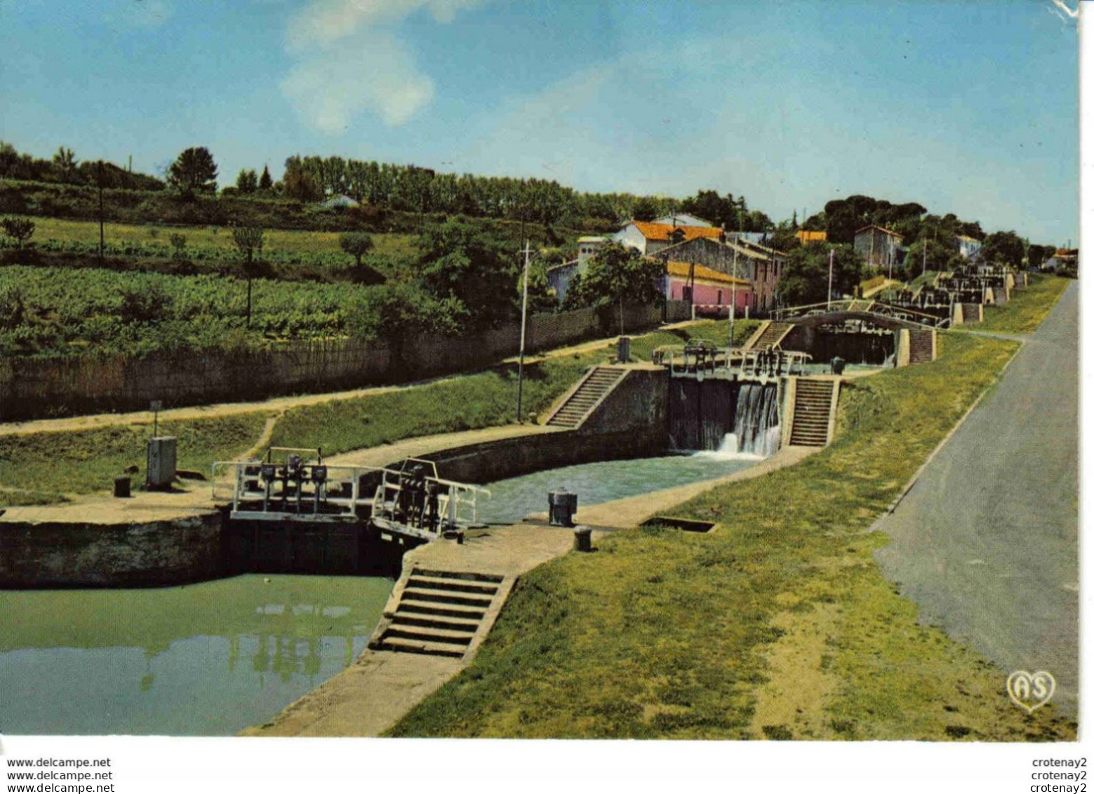 34 BEZIERS N°1062 Les Neuf Ecluses Sur Le Canal Du Midi VOIR DOS - Beziers