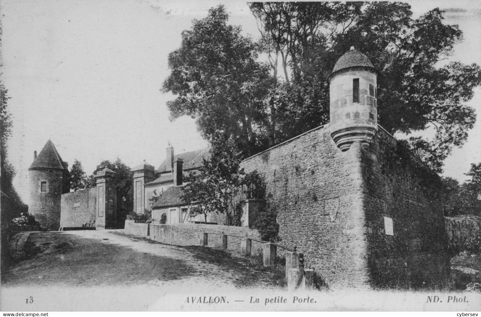 AVALLON - La Petite Porte - Avallon