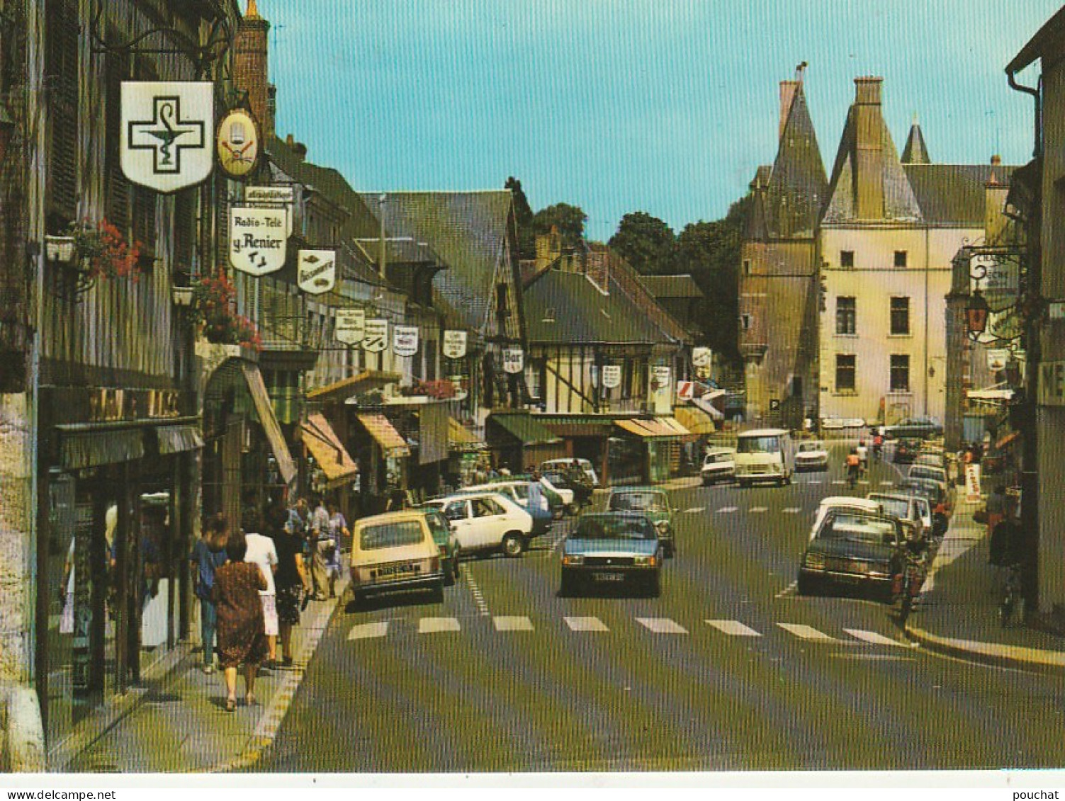 XXX -(18) AUBIGNY SUR NERE - RUE PRIEURE - ANIMATION - COMMERCES - 2 SCANS - Aubigny Sur Nere