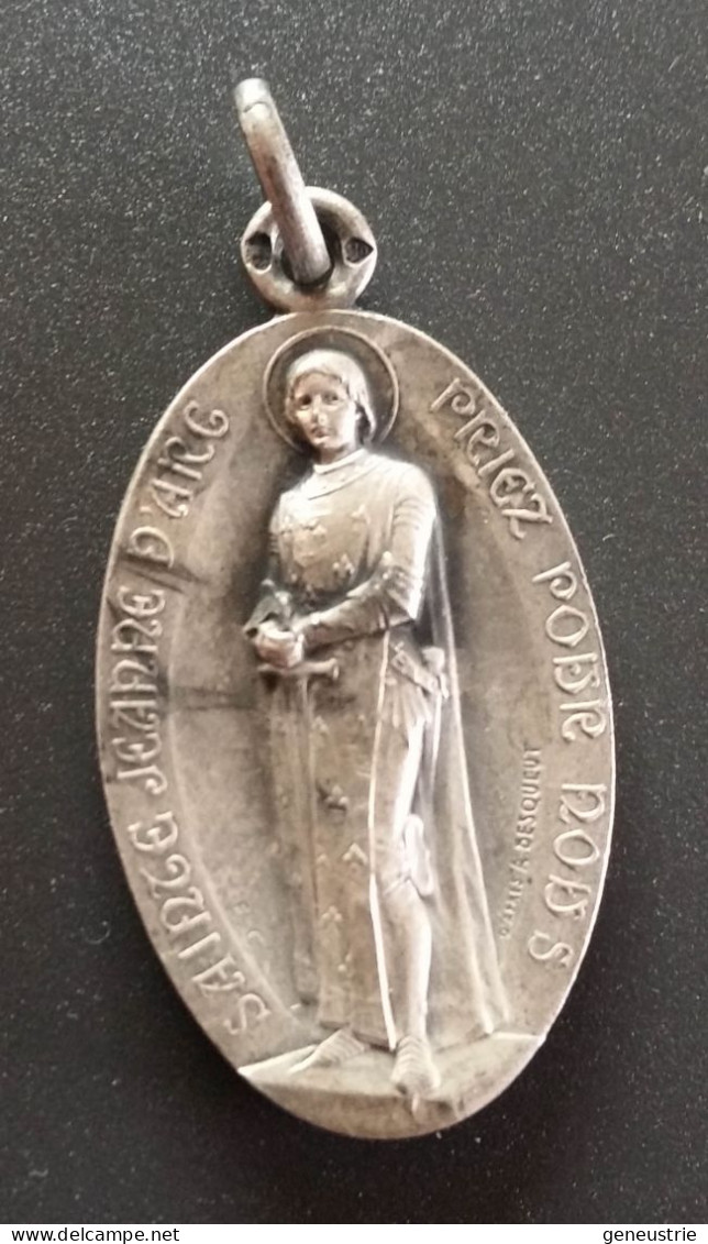 Beau Pendentif Médaille Religieuse Argent 800 Début XXe "Sainte Jeanne D'Arc" D'après A. Besqueut - Religious Medal - Religion & Esotérisme